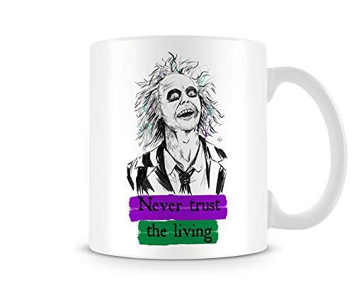 CANECA BEETLEJUICE NEVER TRUST THE LIVING